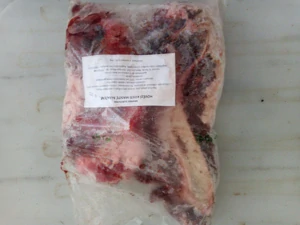 Masitá kost hovězí 2ks (min 0,9kg)